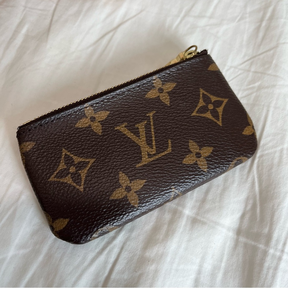 Louis Vuitton Monogram Canvas Key Pouch - Picture 3 of 16